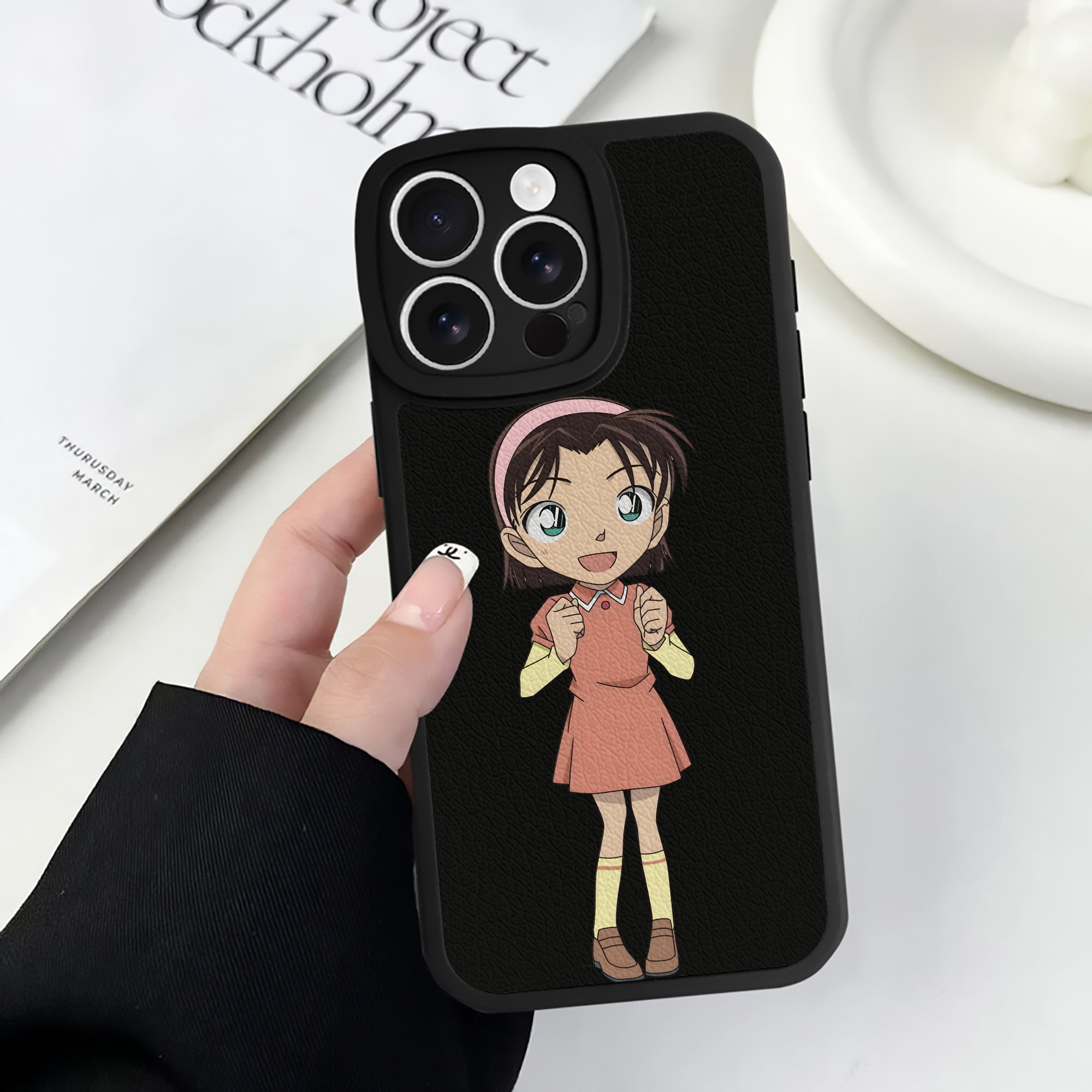 （画像用） 名探偵コナン 吉田 歩美 よしだ あゆみ Detective Conan my Yeager 【iPhone 16シリーズ対応】シリコンスマホケース（レザー調） 材質：シリコン